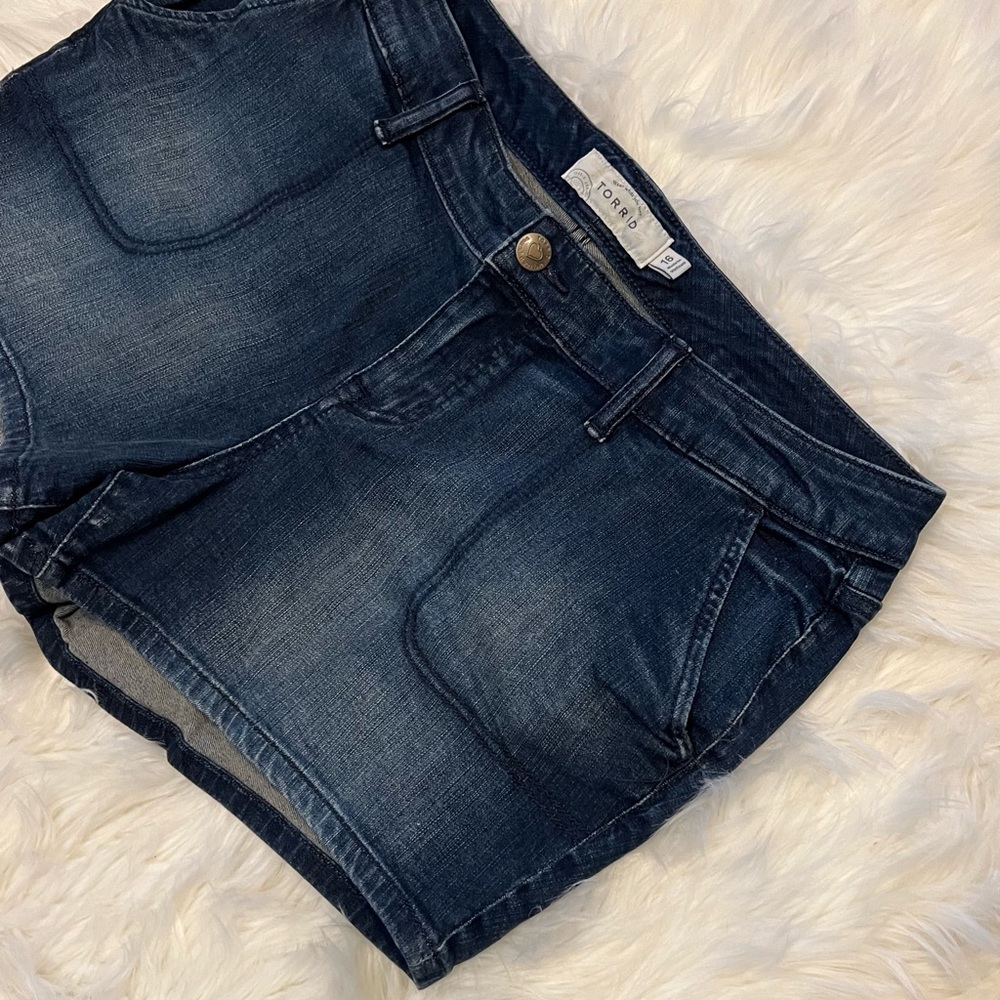 NWOT Women’s Plus Size Torrid Denim Shorts. Size 16